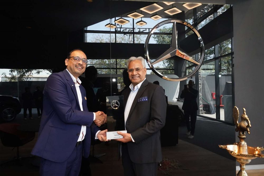 Santosh Iyer, MD & CEO, Mercedes-Benz India & K S Cheema, Chairman and MD of Garnet Motors at ...JPG