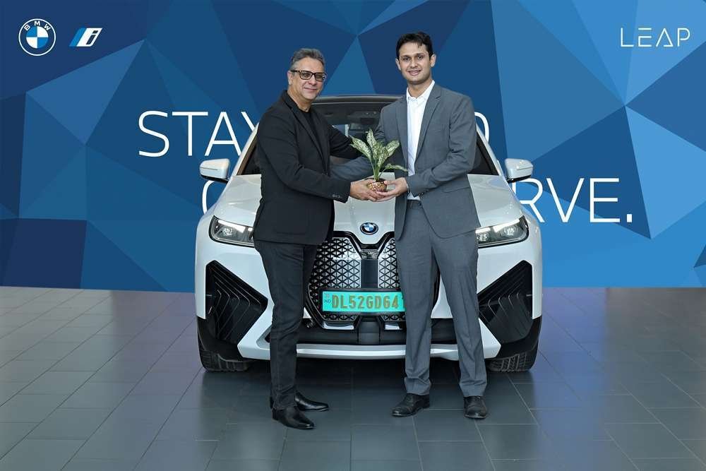 02 (L-R)  Mr. Vikram Pawah, President, BMW Group India with Mr Robin Mann, Managing Director, ...jpg