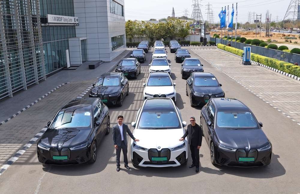 04 (L-R) Mr Robin Mann, Managing Director, Leap with Mr. Vikram Pawah, President, BMW Group In...JPG