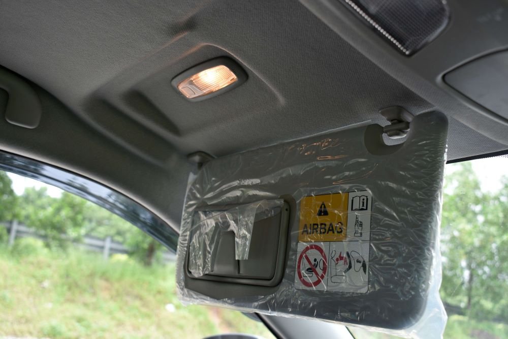43. Passenger side - Sun visor with light ON.JPG