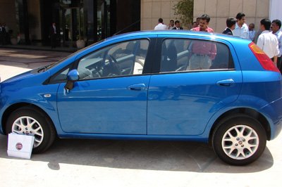 Fiat_Grande_Punto_Launch_side_1.jpg