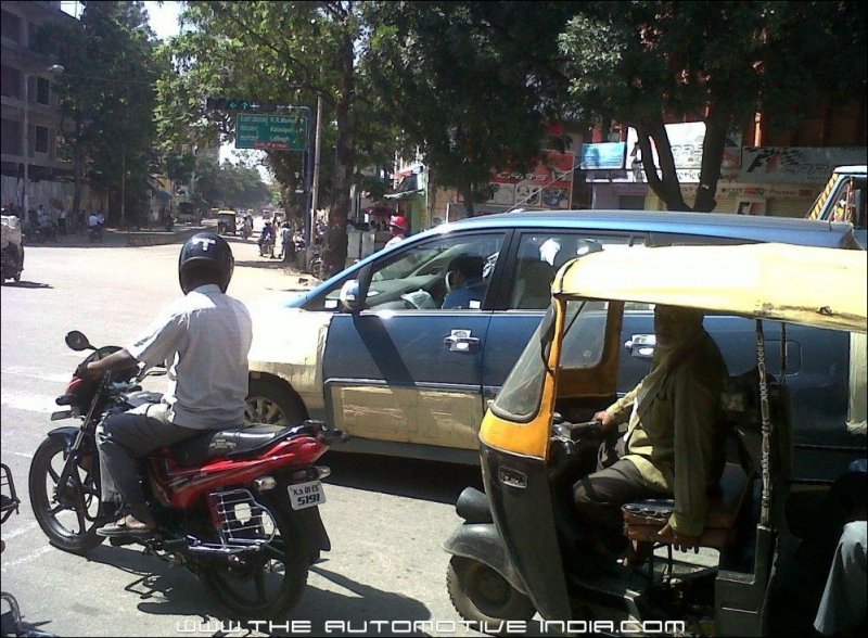 new toyota innova spied 2.jpg