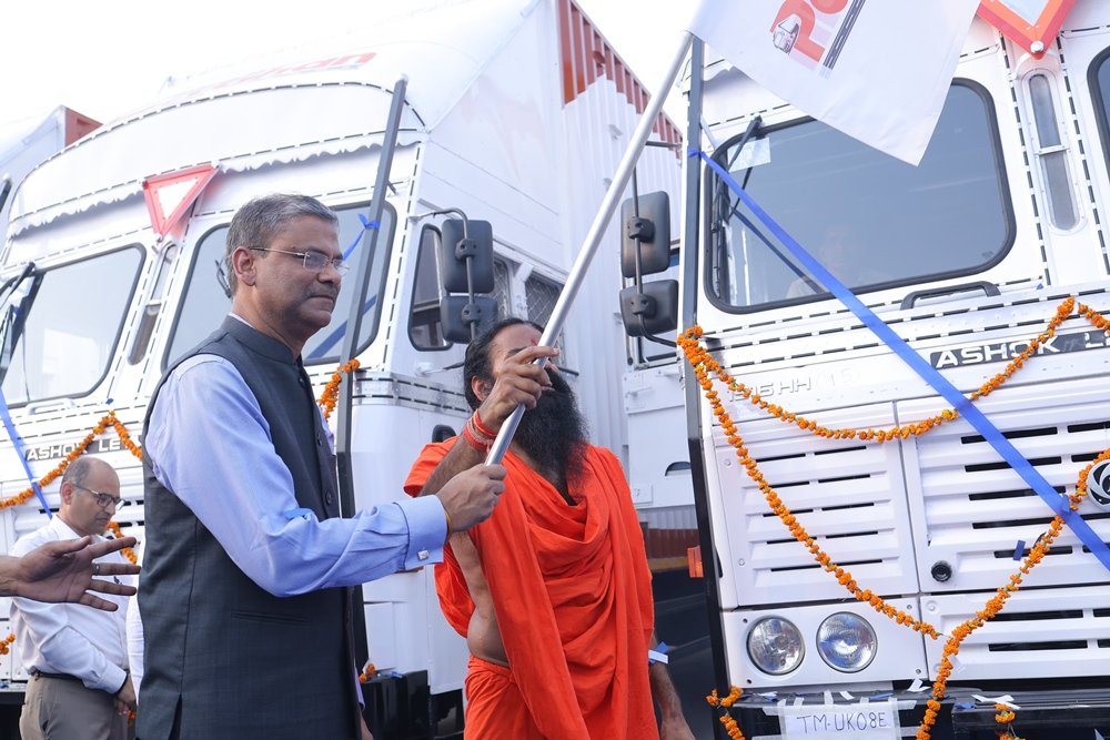 Ashok-Leyland-Patanjali-Trucks-01.jpg