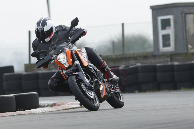 ktm125dukecorner1.jpg