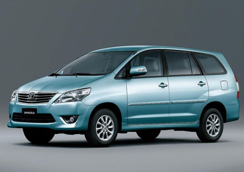 2012-Toyota-Innova-MPV-2.jpg