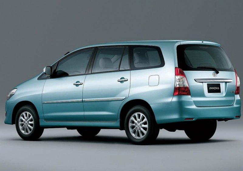 2012-Toyota-Innova-MPV-3.jpg