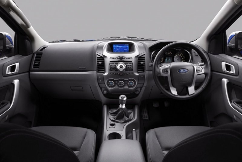 2012_Ford_Endeavour_Interiors.jpg