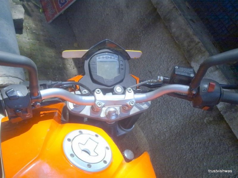 2012_KTM_Duke_200_11.jpg