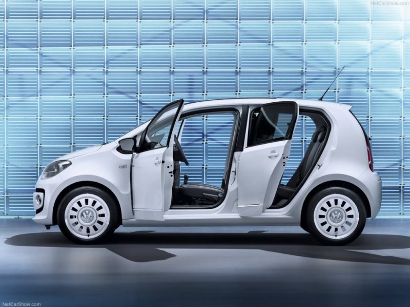 Volkswagen-Up_4-door_2013_1024x768_wallpaper_05.jpg