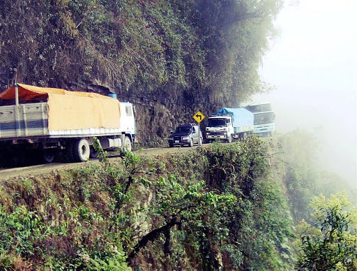 Old Yungas Road Bolivia 01.jpg