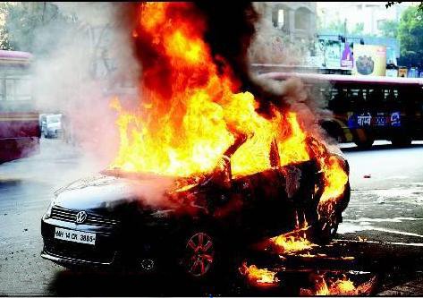 Volkswagen-car-in-India-catches-fire-on-ignition-driver-suffers-60-percent-burns-Photos-3.jpg