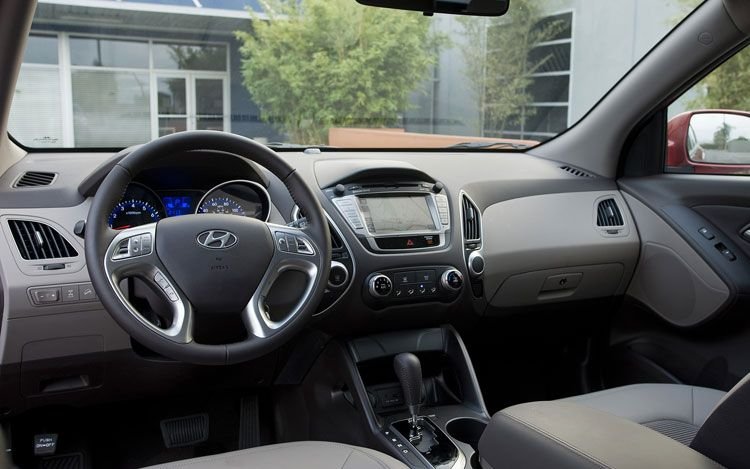 2010-hyundai-tucson-interior-1.jpg