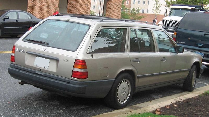 800px-Mercedes-Benz-300TE-wagon.jpg