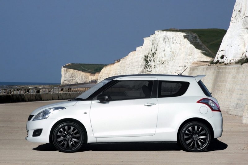 2012-Suzuki-Swift-Attitude-3.jpg