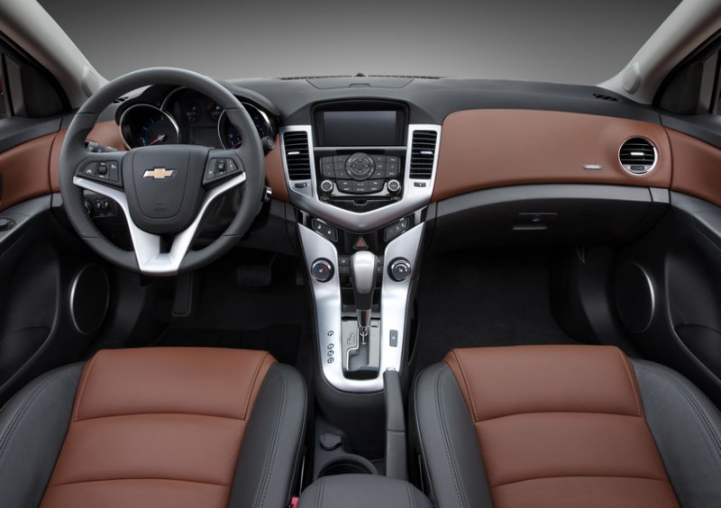 2012-chevrolet-cruze-LTZ-dashboard-picture.jpg