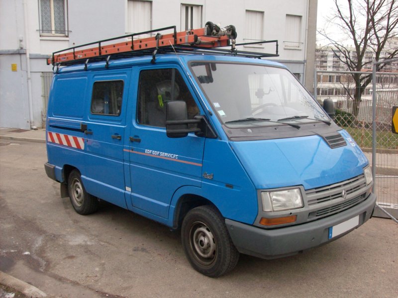 Renault_Trafic_4x4edit.jpg