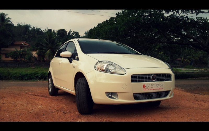 Fiat Grande Punto Emotion MJD BNW 1.jpg