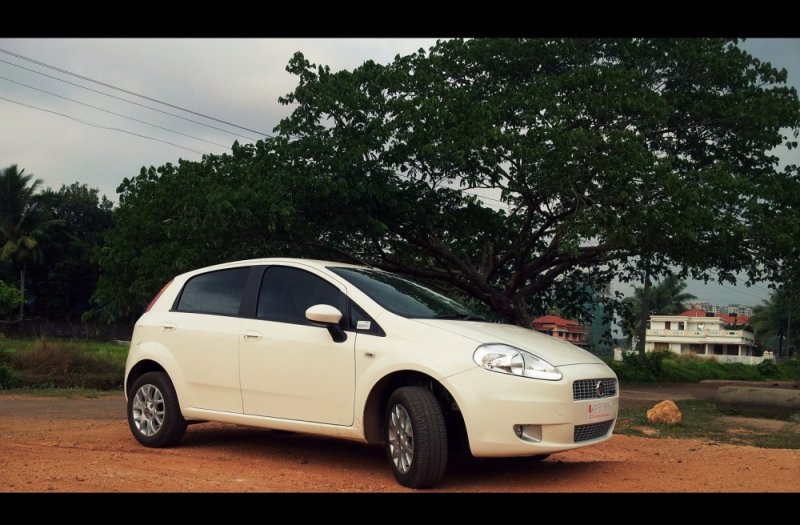 Fiat Grande Punto Emotion MJD BNW 2.jpg