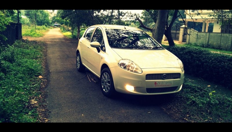 Fiat Grande Punto Emotion MJD BNW 7.jpg