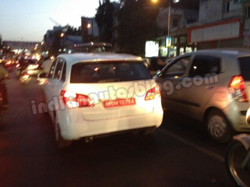 Mercedes-Benz-B-Class-spied-in-Pune-4.jpg