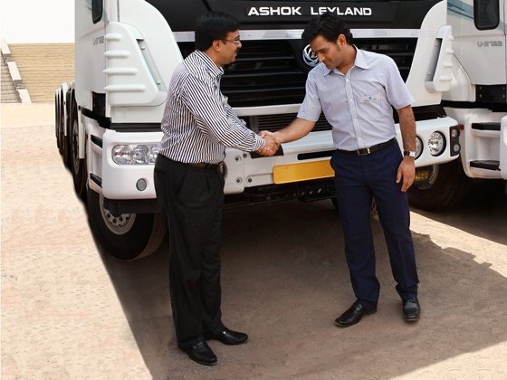 ashok-leyland-ms-dhoni-ambassador_2_560x420.jpg