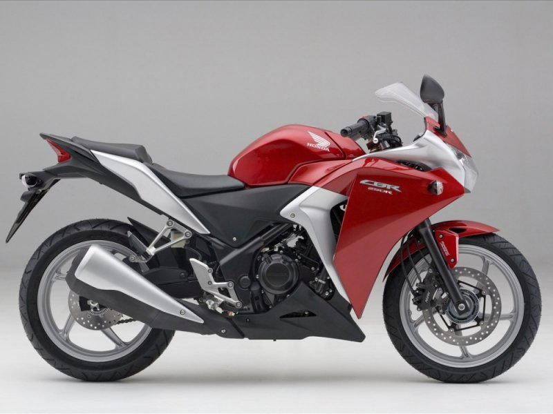 HONDA-CBR250R-002.jpg