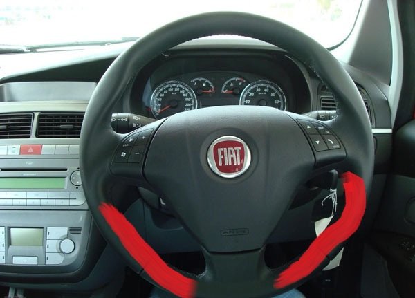 Fiat_Grande_Punto_Interior_Steering_.JPG