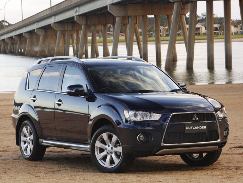 Mitsubishi_Outlander_GT_2010_4.jpg