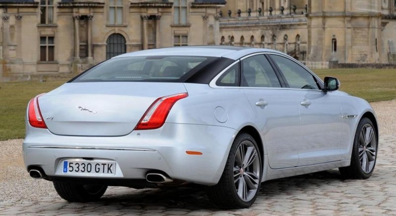 Jaguar XJ.jpg