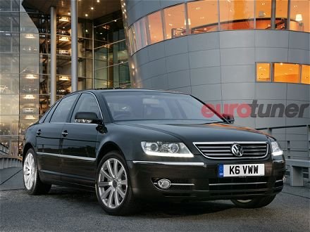 eurp_0811_01_z+2009_volkswagen_phaeton+front.jpg