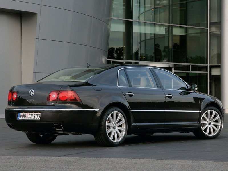 2009-volkswagen-phaeton-rear-side.jpg