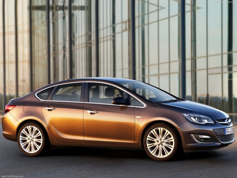 Opel-Astra_Sedan_2013_1024x768_wallpaper_03.jpg