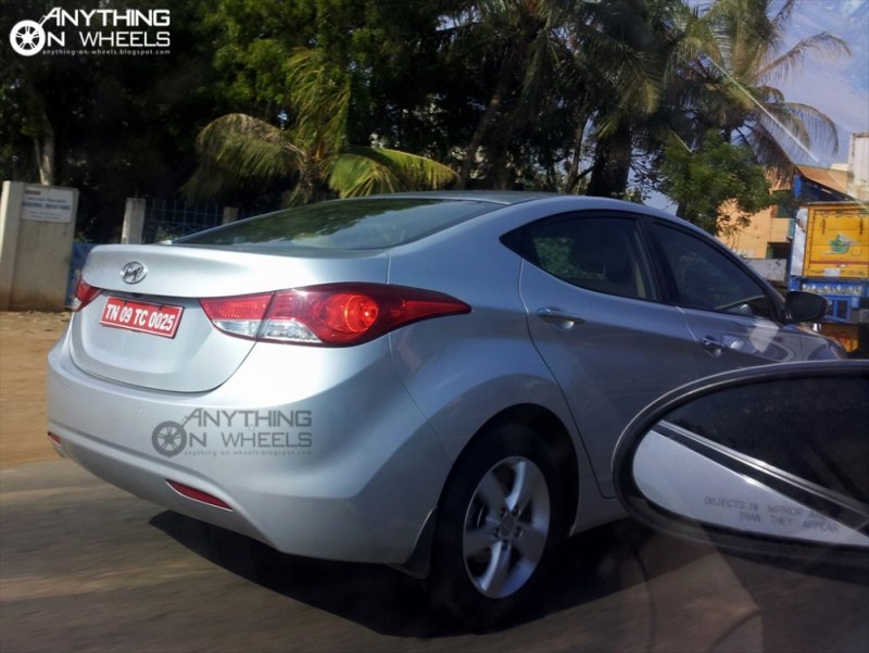 Hyunda-Elantra-Fluidic-India.jpg