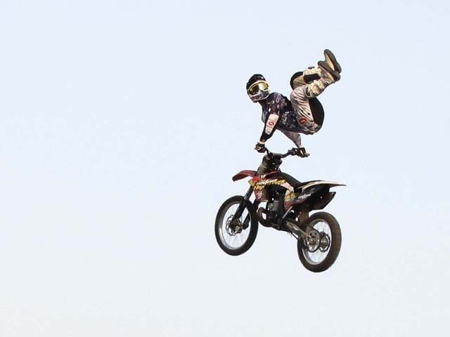 red-bull-x-fighters-jams-new-delhi-can-can-02072012_640x480.jpg