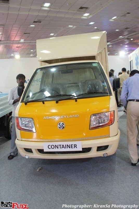 AshokLeyland-Stall-Chennai-Auto-Expo-2012-02.JPG