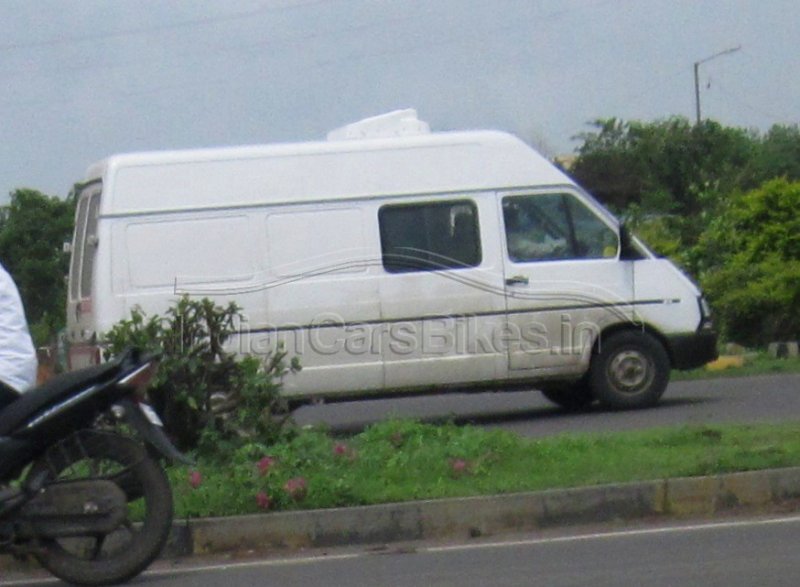 2013-Tata-Winger-Long-Wheelbase-Panel-Van-Spyshot.jpg