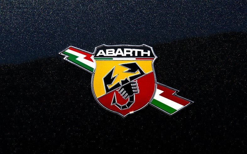 2012-fiat-500-abarth-badge.jpg