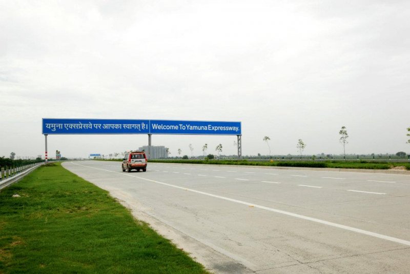 Yamuna-Expressway-6.jpg