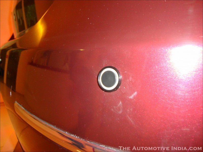 Fiat-Linea-Absolute-Parking-Sensors.jpg