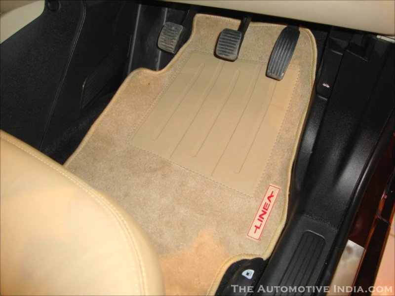 Fiat-Linea-Absolute-Edition-Carpet.jpg