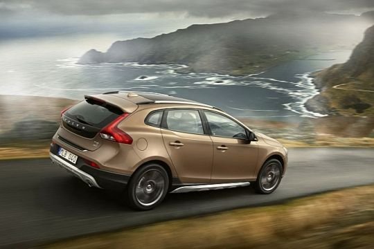 2013-Volvo-V40XC40-Cross-Country-Crossover-5.jpg