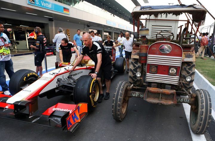 F1-Car-Tractor-India-F1-GP.jpg