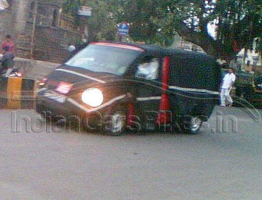 2013-Force-Motors-based-Viano-Luxury-MPV-Spyshot-1.jpg