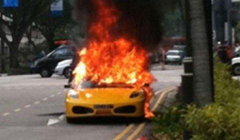 ferrari_430_spider_burns_down.jpg