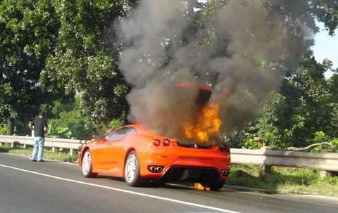 1660_ferrari_f430_fire_small-4b77aceb69724.jpg