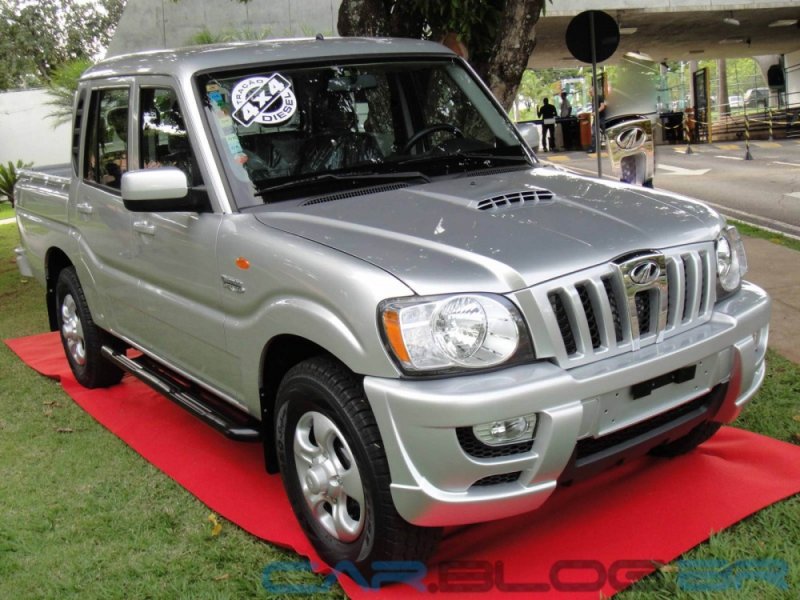 Mahindra-Pick-Up-truck-2.jpg