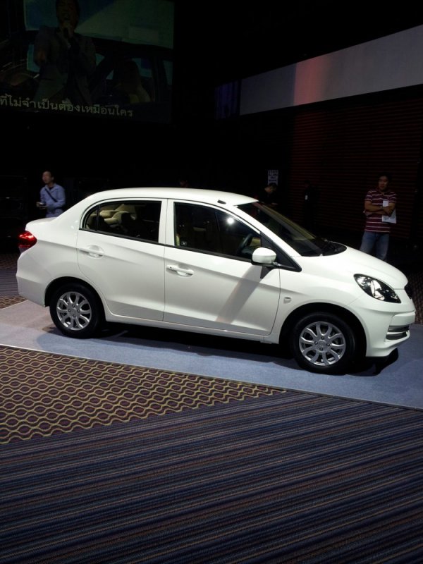 Honda-Brio-Amaze-live-pictures-2.jpg