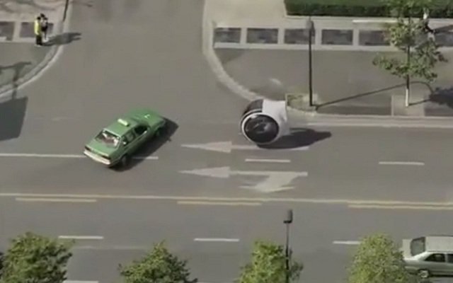 Volkswagen-Hover-Car-in-intersection-1024x640.jpg