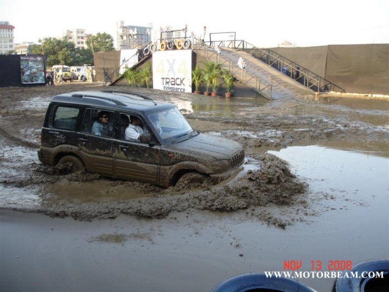 mahindra-scorpio-off-roading.jpg