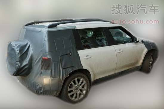 2014-Skoda-Yeti-facelift-for-China-with-spare-mounted-on-the-tailgate.jpg